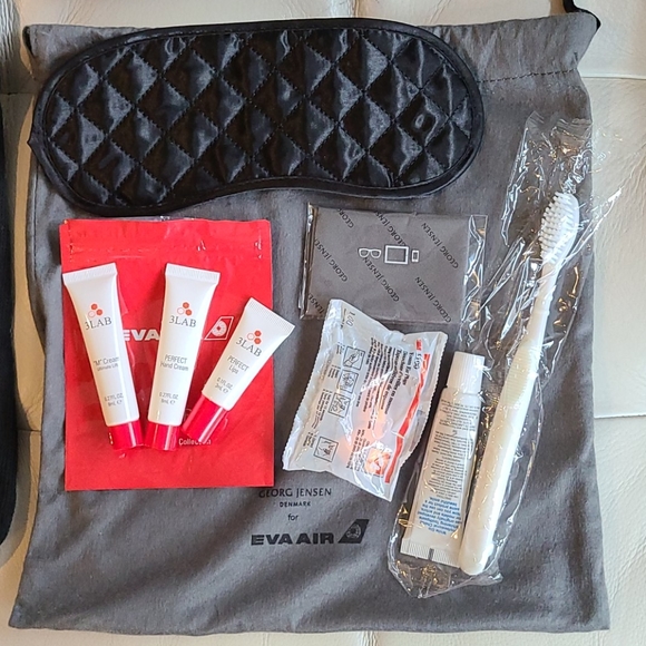 BRAND NEW Eva x Georg Jensen toiletries kit - Picture 2 of 8